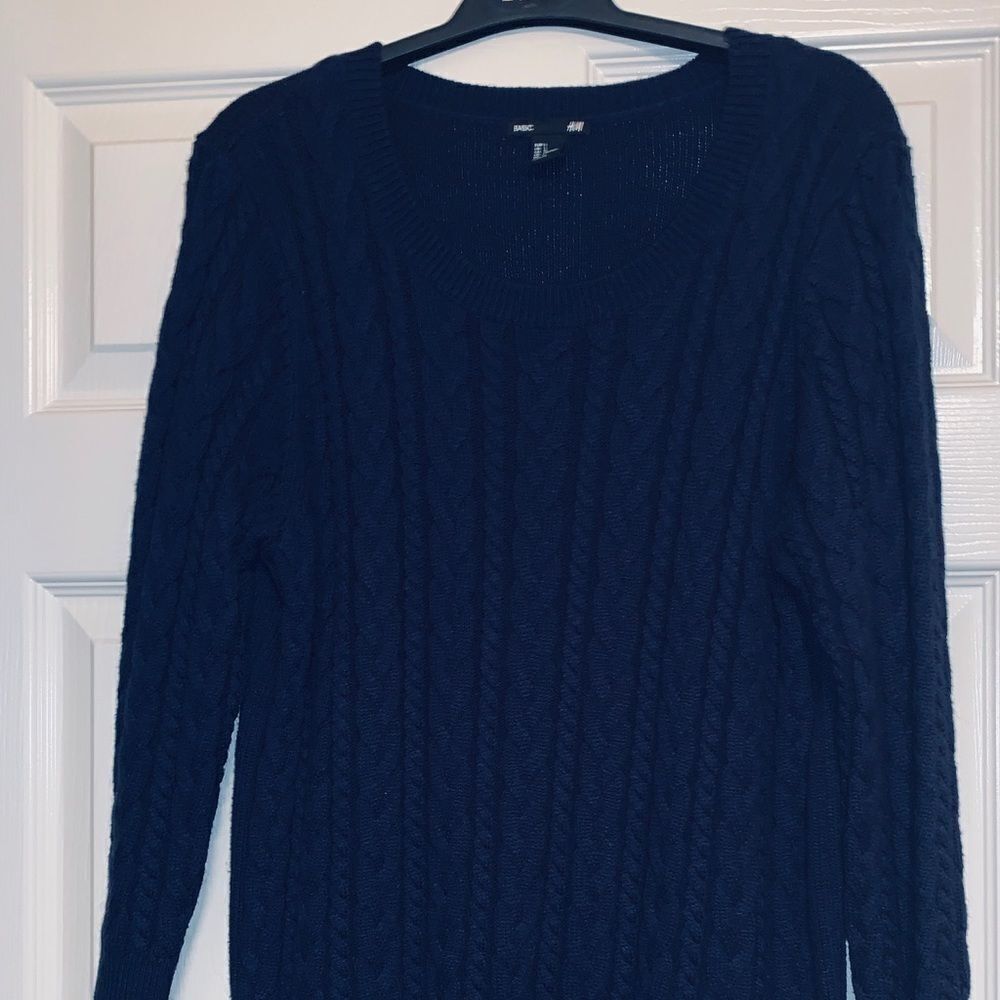 Cable Stitch Sweater‎